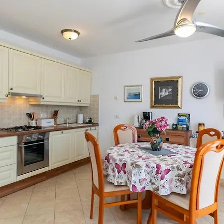 Sonja Appartamento Stomorska